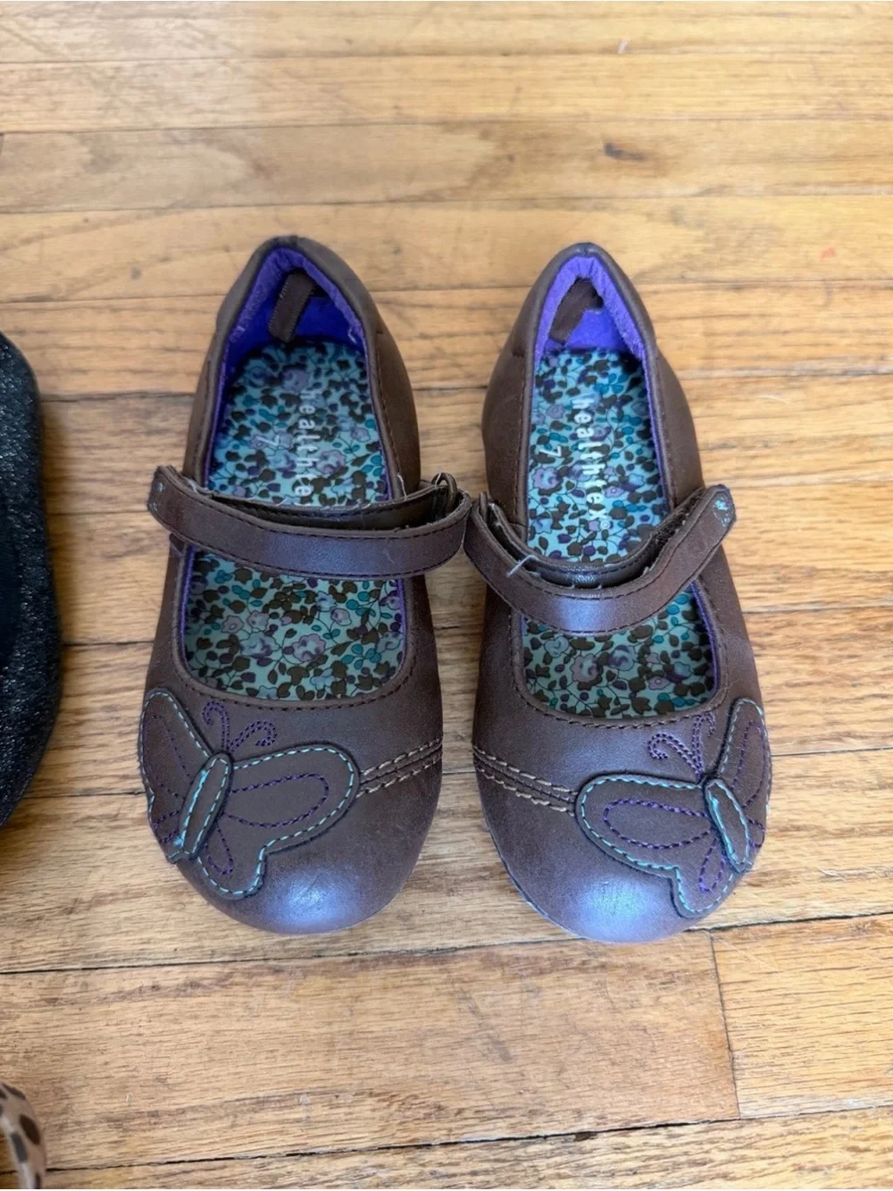 Girls size 7 shoes